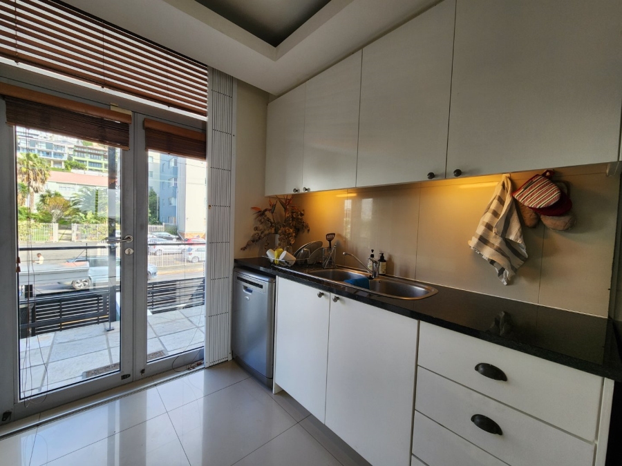 To Let 3 Bedroom Property for Rent in Green Point Western Cape